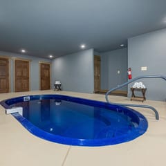 Mountain Sunrise Pool Cottage